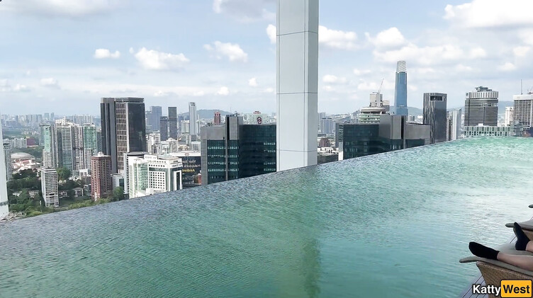 Снял русскую в Дубае и отодрал во все дыры в номере отеля