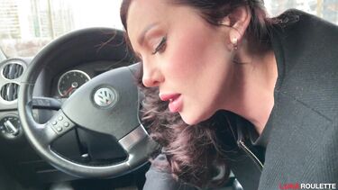 Глотнула сперму после отсоса в тачке