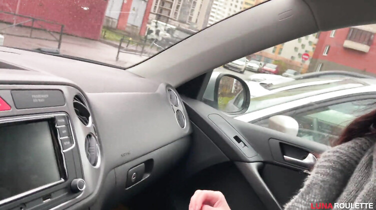 Глотнула сперму после отсоса в тачке