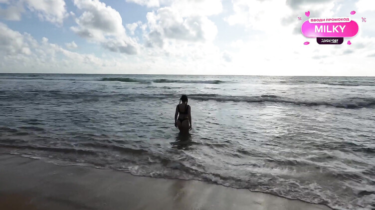 Пикапер выебал в гандоне сгоревшую на солнце девку