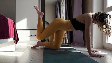 Променяла йогу на красивое соло с самотыком