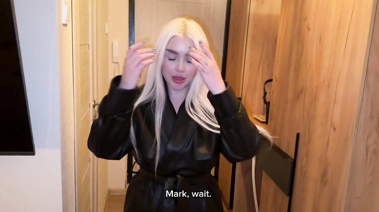 Русское порно: Сексуальная мама девушки приехала по вызову в качестве проститутки