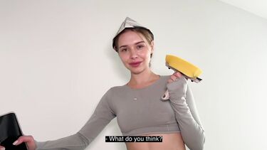 За деньги: Парень порвал джинсы на жопе русской студентки и трахнул ее за деньги