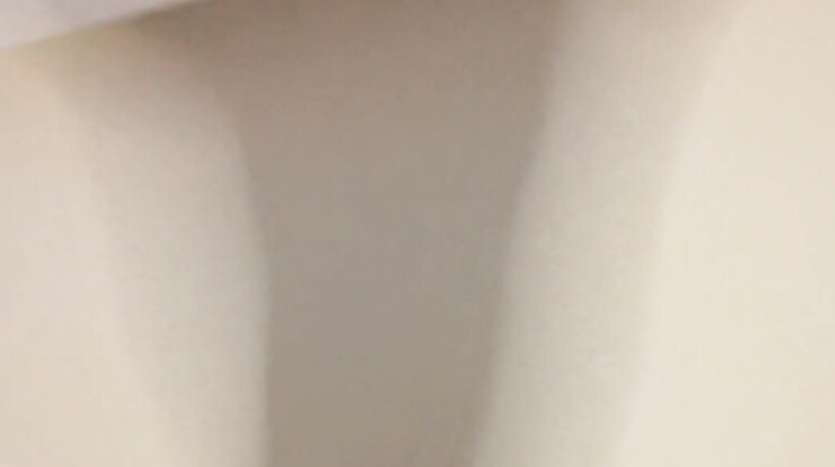 Присунул хуй в киску сводной сестры на лестничной клетке подъезда