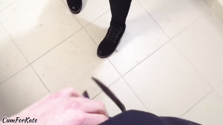 В одежде: Присунул хуй в киску сводной сестры на лестничной клетке подъезда