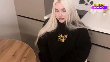 Хотела одолжить у брата денег, но пришлось поработать пиздой