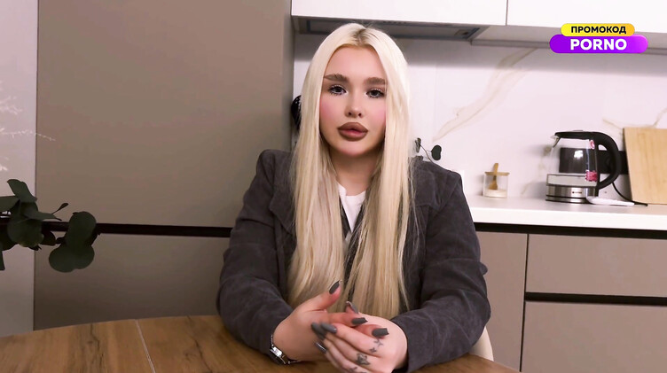 Хотела одолжить у брата денег, но пришлось поработать пиздой