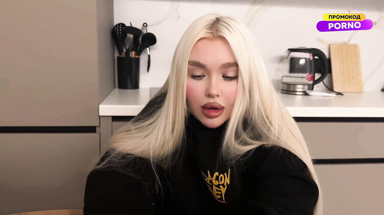 Хотела одолжить у брата денег, но пришлось поработать пиздой