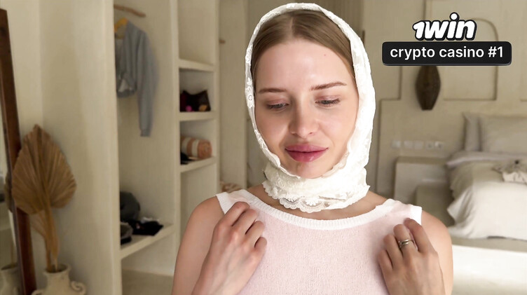 Недовольный клиент грубо выебал дизайнера интерьера с бритой киской