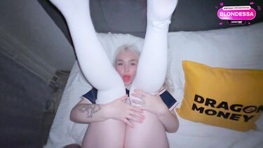 Русская мачеха с большой жопой трахается на кровати с пасынком