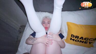 Русская мачеха с большой жопой трахается на кровати с пасынком