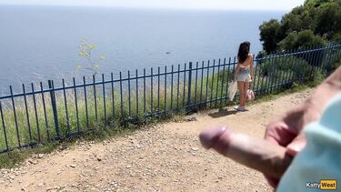 Русская туристка подрочила хуй эксгибиционисту на курорте