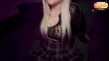 Сисястая падчерица просит отчима ее трахнуть и обучить сексу