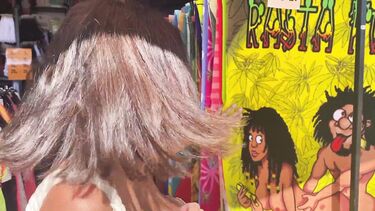 Трахает мачеху на отдыхе перед приездом отца