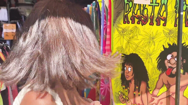 Трахает мачеху на отдыхе перед приездом отца