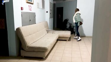 Новогодний подарок для мамы друга! Отшлепал прикованную паддлом и трахнул