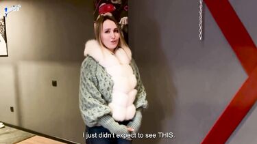 Новогодний подарок для мамы друга! Отшлепал прикованную паддлом и трахнул