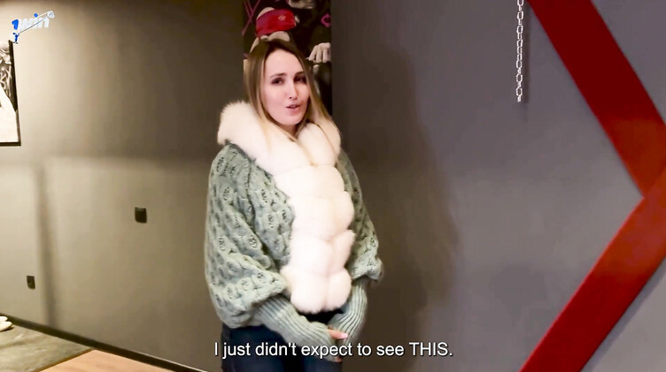 Новогодний подарок для мамы друга! Отшлепал прикованную паддлом и трахнул