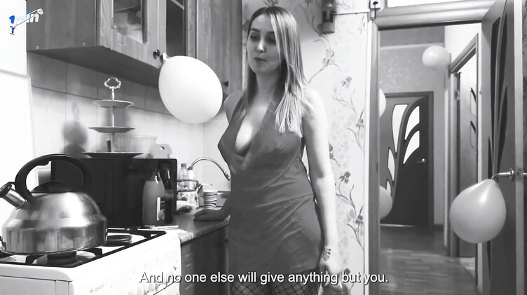 Новогодний подарок для мамы друга! Отшлепал прикованную паддлом и трахнул