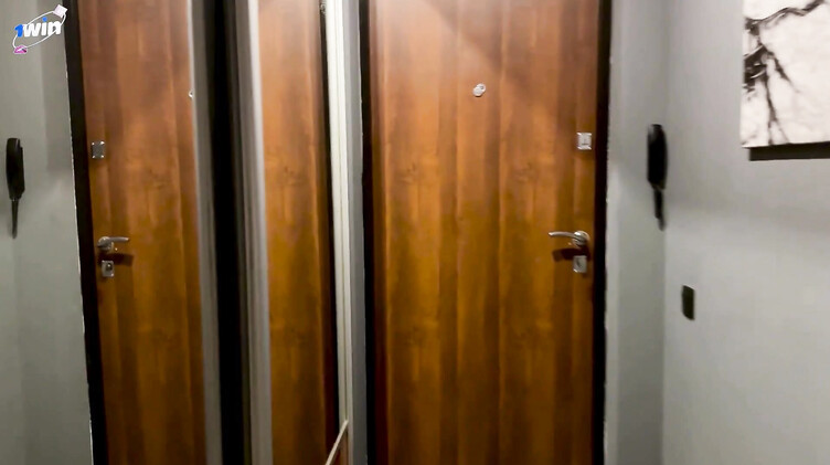 Новогодний подарок для мамы друга! Отшлепал прикованную паддлом и трахнул