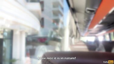 В автобусе: Извращенец дрочил в автобусе и получил помощь незнакомки