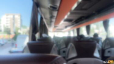 Извращенец дрочил в автобусе и получил помощь незнакомки