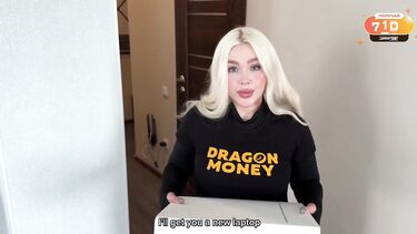 Красивая подруга мамы лишила девственности ее сына на его День рождения