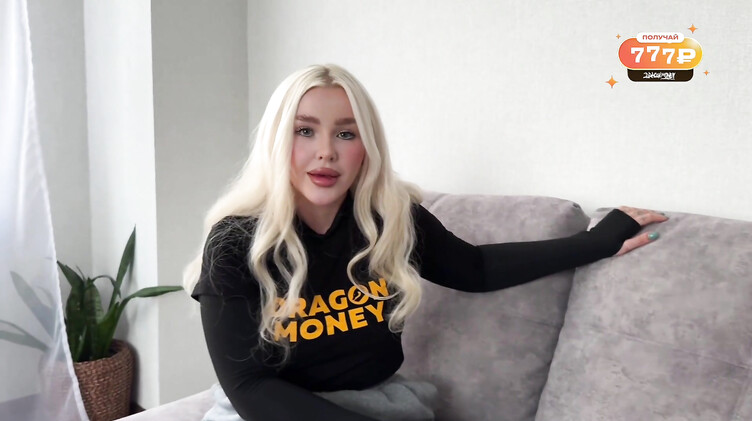 Красивая подруга мамы лишила девственности ее сына на его День рождения