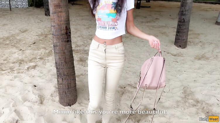 Ноги на плечи: Отдыхающая в Турции брюнетка ебется с незнакомцем пока пьяный муж спит