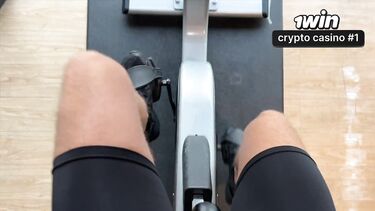 Ken Honey: Перепихон с телкой в брекетах в туалете спортзала