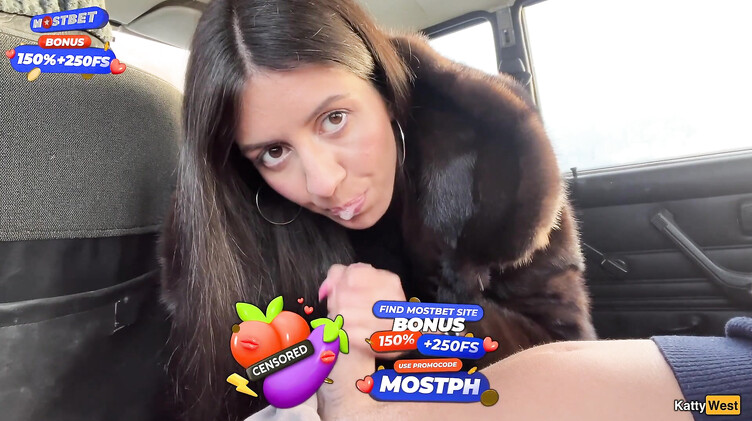 Русская брюнетка Katty West зимним утром сосет в машине член незнакомца