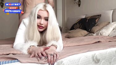 Сперма на пухлых губках: Блондесса ебется в мокрую пизду с финалом в рот