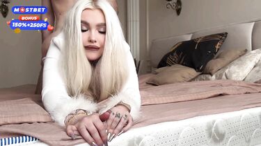 Blondessa: Блондесса ебется в мокрую пизду с финалом в рот