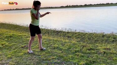 Жопастая русская милфа трахается в бане с пасынком после рыбалки на озере