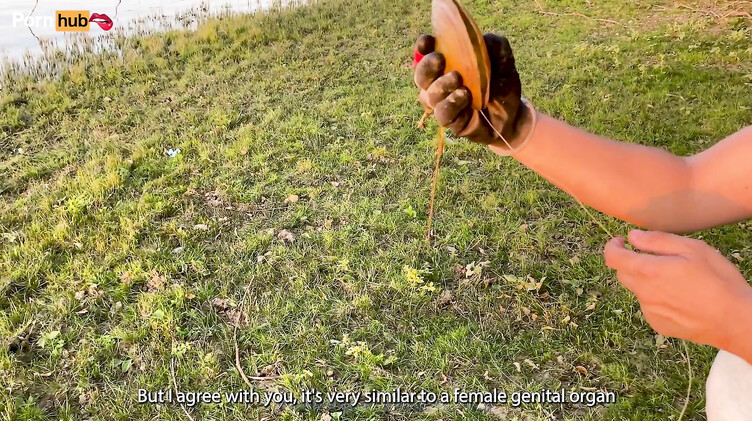 Жопастая русская милфа трахается в бане с пасынком после рыбалки на озере