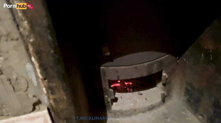 Жопастая русская милфа трахается в бане с пасынком после рыбалки на озере