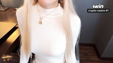 Начальник поебывает замужнюю секретаршу во время рабочего перерыва