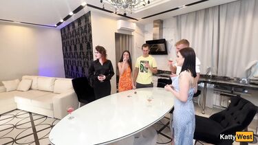 Новогодняя оргия русских свингеров дома