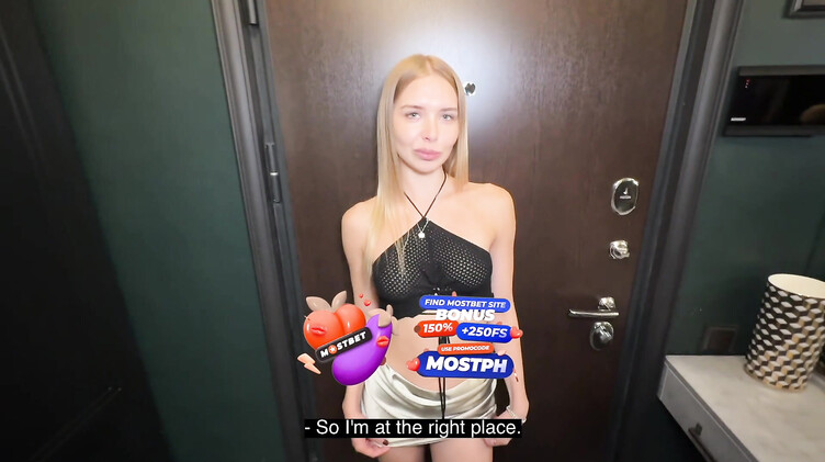 Пухлые губы: Клиент трахает в сауне русскую проститутку с пухлыми губками