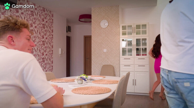 Мачеха радует минетом и пиздой пасынка и его лучшего друга