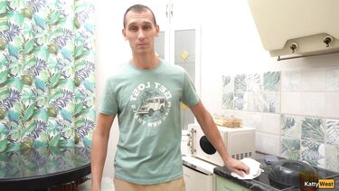 Бухарь пригласил друга для ебли похотливой сексвайф