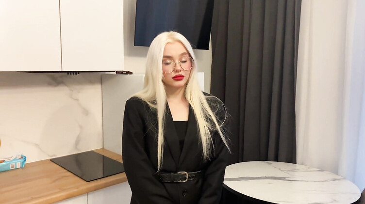 Сделка купли-продажи за минет и трах с риэлторшей