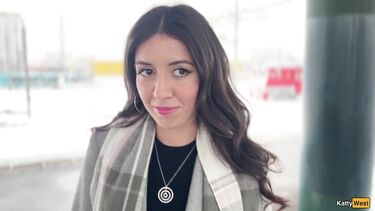 Публичный агент - Красавица трахается в поезде за деньги