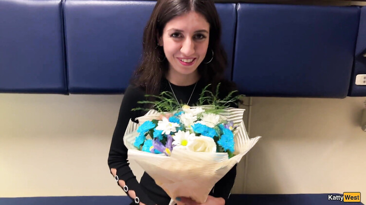 Публичный агент - Красавица трахается в поезде за деньги