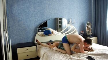 Племянник студент трахает свою русскую тетю Алину в попку, пока дядя на работе