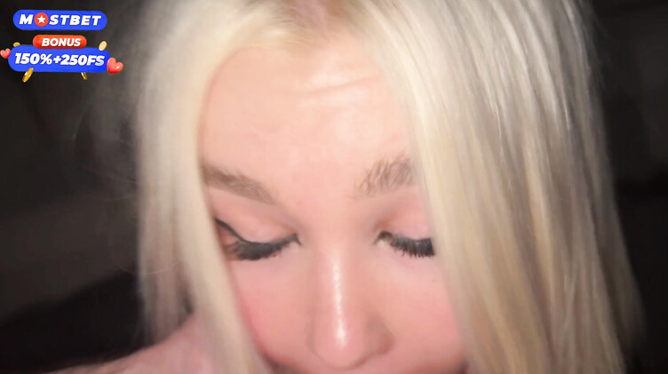 Сестра учится горловому минету на члене сводного брата