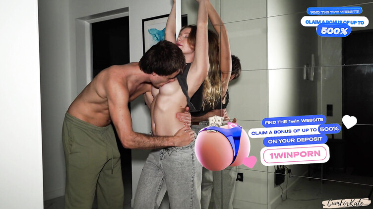 Обкончал лицо соседки нимфоманки после ебли перед зеркалом