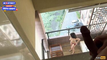 Анально поимел соседку снизу после подглядывания на балконе