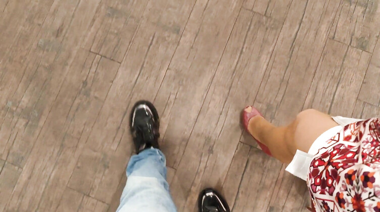 Пацан долбит анал зрелой женщины искусствоведа после похода в музей