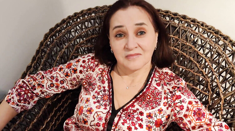 Пацан долбит анал зрелой женщины искусствоведа после похода в музей